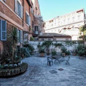 Ancient Trastevere Vespa Loft