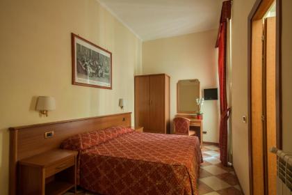 Hotel Romantica - image 11