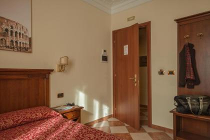 Hotel Romantica - image 8