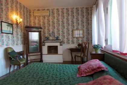 Guest House Arco Dei Tolomei - image 13