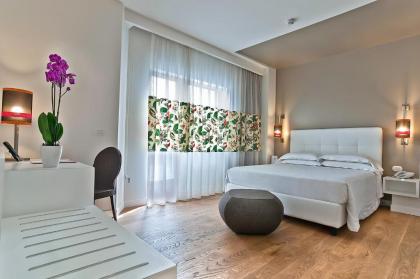 Hotel Caravel - image 1