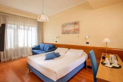 Best Western Globus Hotel - image 18