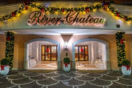 River Chateau Hotel - image 1