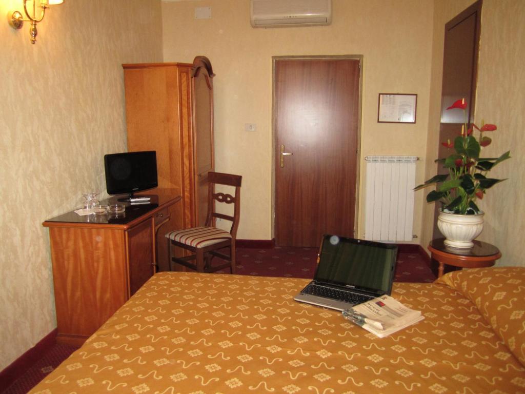 Hotel Siviglia - image 4