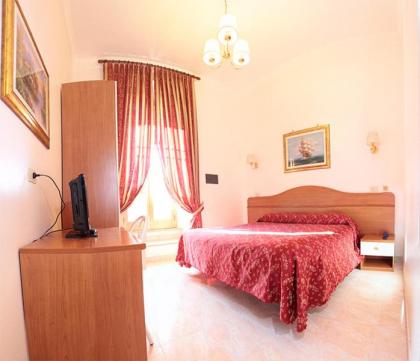 Hotel Euro Quiris - image 1