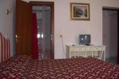 Hotel Euro Quiris - image 6