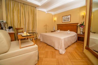 Luxury Rooms H 2000 Roma - image 13