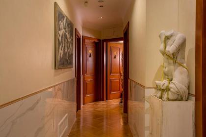 Luxury Rooms H 2000 Roma - image 18