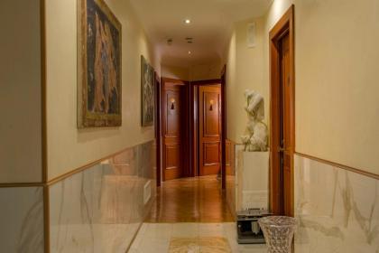 Luxury Rooms H 2000 Roma - image 20