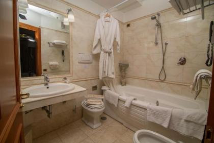 Luxury Rooms H 2000 Roma - image 6