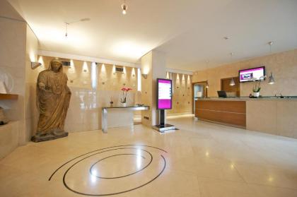 Mercure Rome Colosseum Centre - image 3