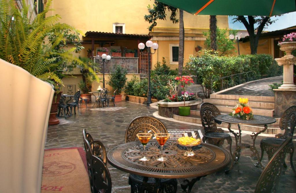 Hotel Villa San Lorenzo Maria - image 2