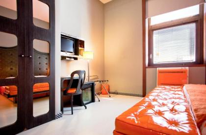 Orange Hotel - image 19