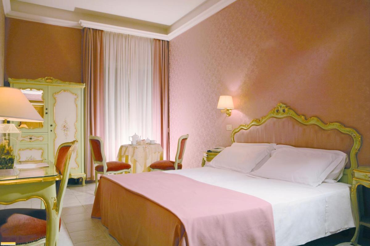 Hotel Romulus - main image