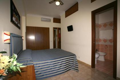 Tiburtina Guesthouse - image 13