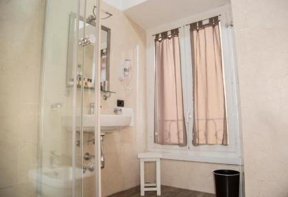 Inn Rome Rooms & Suites - image 14