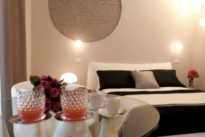 Cardilli Luxury Rooms - image 12