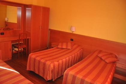 Hostel Beauty - image 15