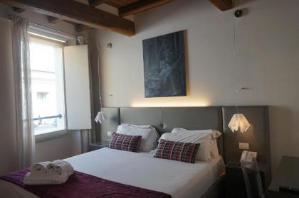 Trevi Palace Luxury Apartments - image 15