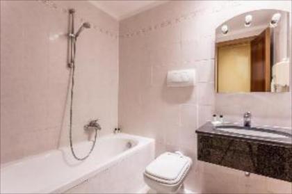 Raeli Hotel Lux - image 11