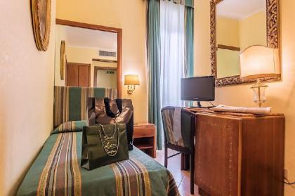 Raeli Hotel Lux - image 17