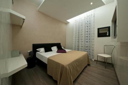 Roma Naif Rooms - image 11