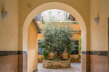 Vatican Studio Apartment - image 14