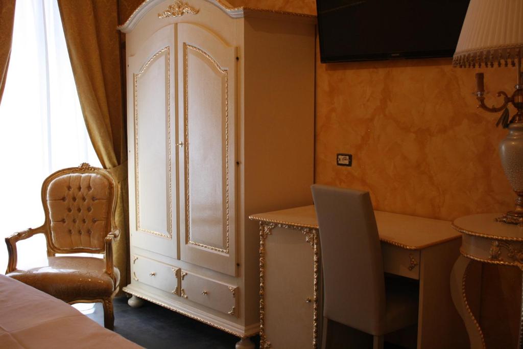 Pope's Suites - image 7