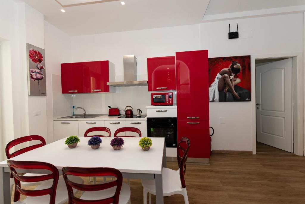 Colosseo Apartments and Rooms - Rome City Centre - image 5