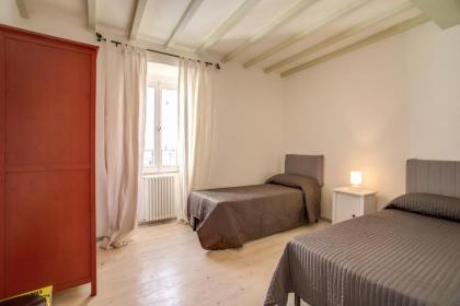 Three Bedroom Apartment Campo dei Fiori - image 1