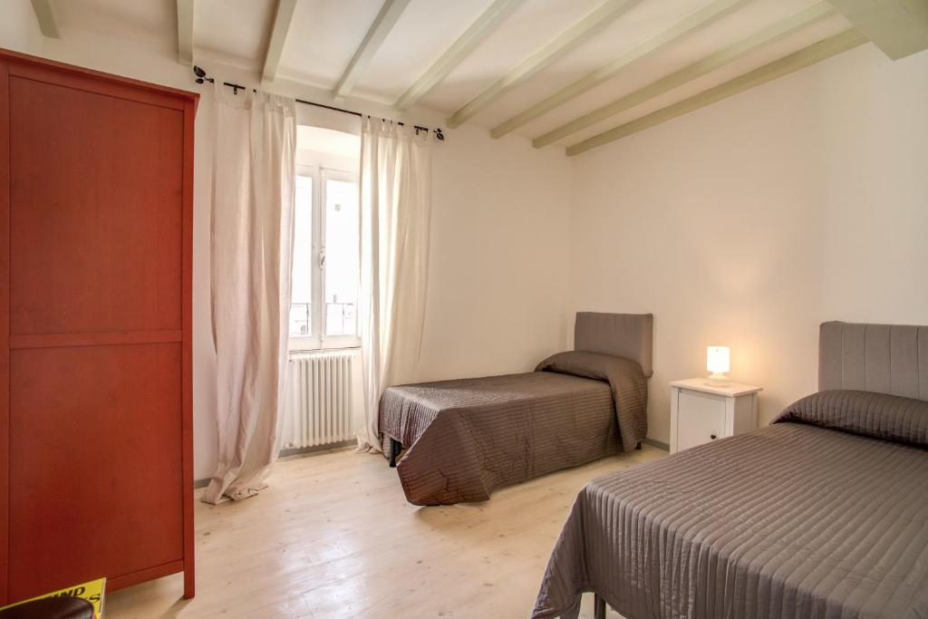 Three Bedroom Apartment Campo dei Fiori - main image