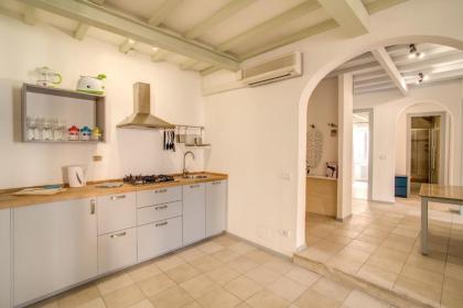 Three Bedroom Apartment Campo dei Fiori - image 7