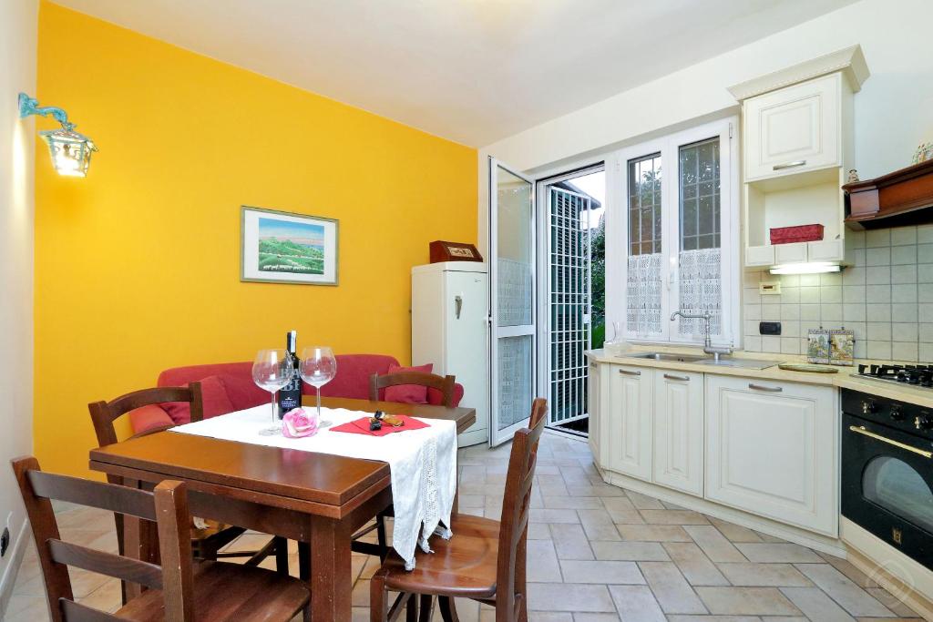 Appia Park Apartment - image 3