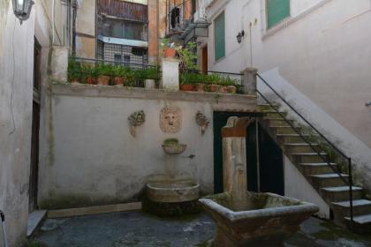 Spanish Steps Corner - image 19