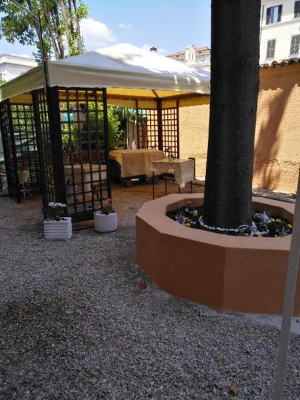 Tucci's Roma Guest House - image 13