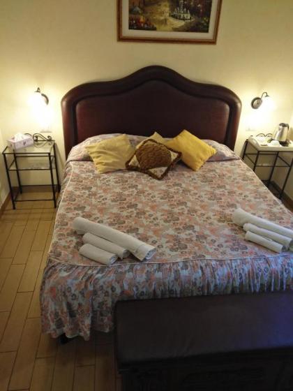 Tucci's Roma Guest House - image 17