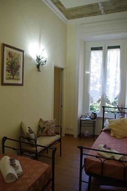 Tucci's Roma Guest House - image 19