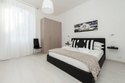 White Flat Termini - image 4