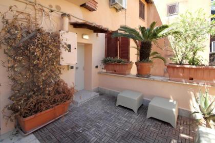 LHP Suite Roma Trastevere - image 1