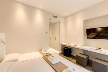 Ecce Roma Suites - image 8