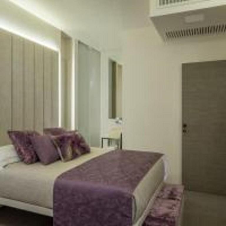 Room 230 Roma Luxury Suites - main image