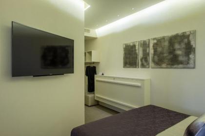 Room 230 Roma Luxury Suites - image 14