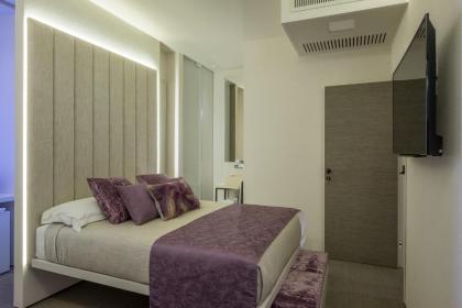 Room 230 Roma Luxury Suites - image 15