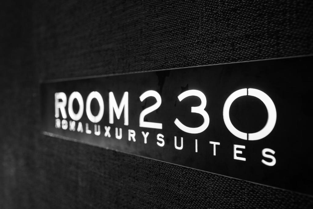 Room 230 Roma Luxury Suites - image 5