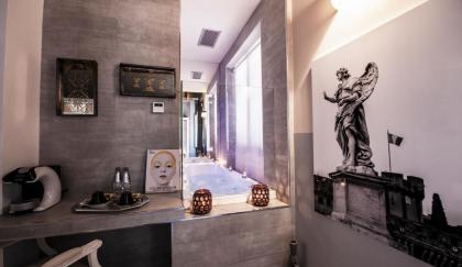 Town House Spagna- luxury Rooms with Jacuzzi Bath - image 17