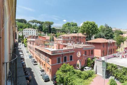 Trastevere Charming Penthouse - image 3