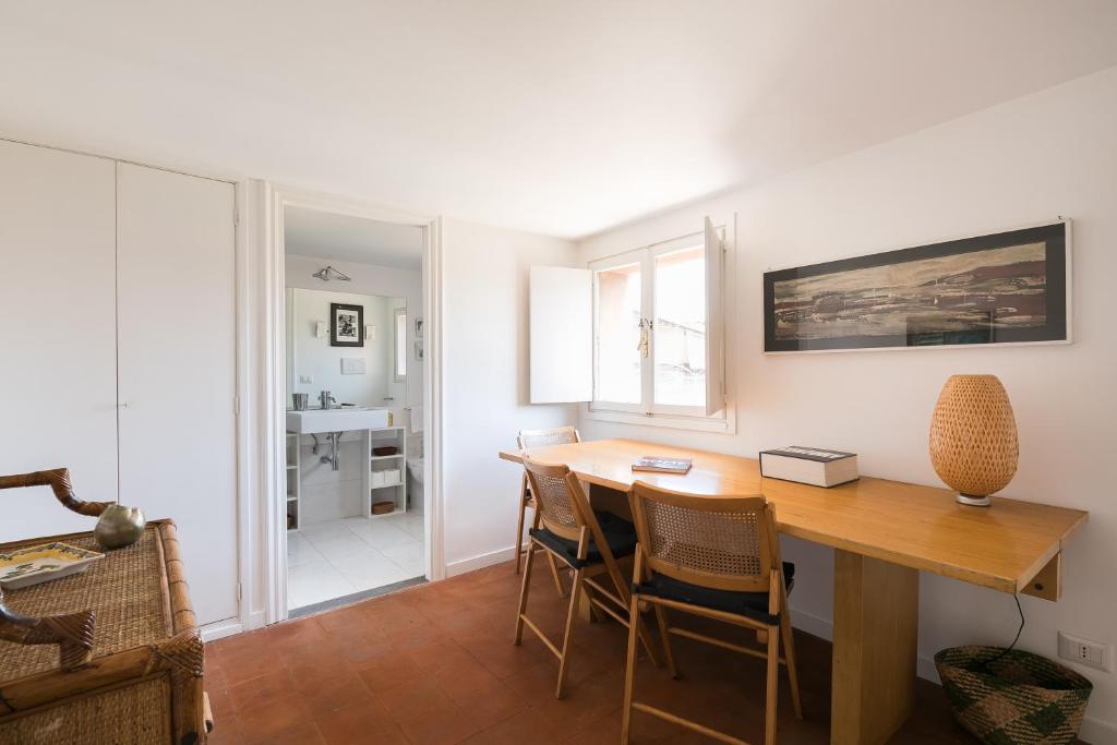 Trastevere Charming Penthouse - image 6