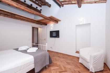 Trastevere Premium Apartment - image 17