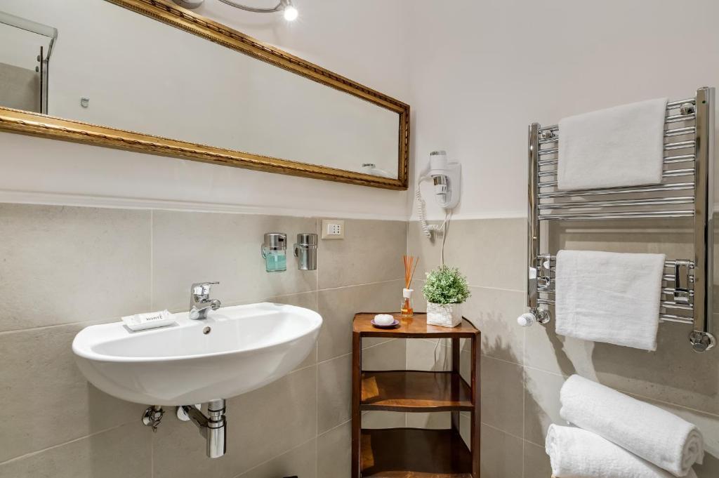 Rome Charming Suites - image 4