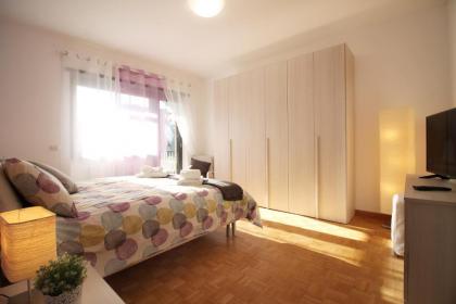 Eur Bright Spacious Terraced Apartment with private parking only for Small Cars - image 15